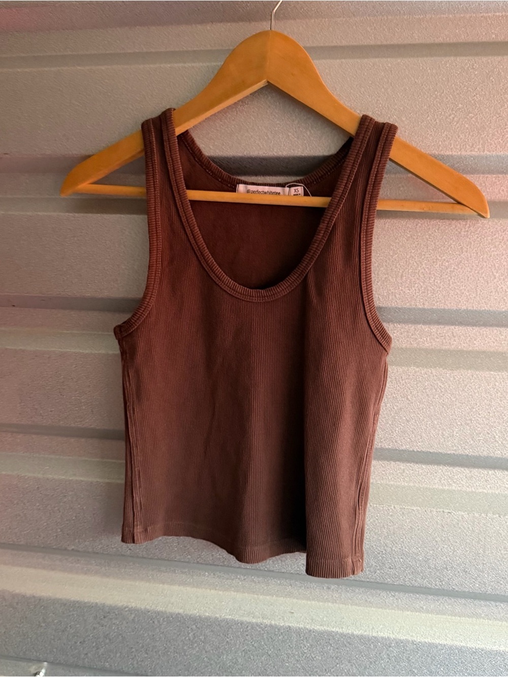 perfectwhitetee ribbed scooped crop tank in brown